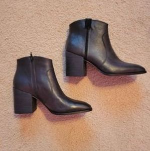 Never worn brand new Vionic Regan. Black. Size 10